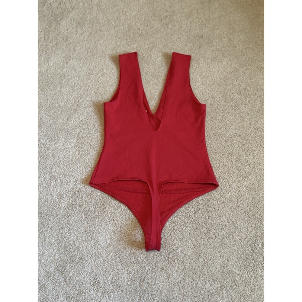 NWT Free People Keep It Sleek Duo Bodysuit Sleeveless Plunge Pointsetta Sz Small - Picture 3 of 8